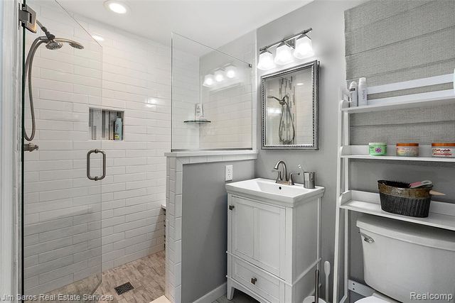 22461 Benjamin Street, Saint Clair Shores, MI 48081