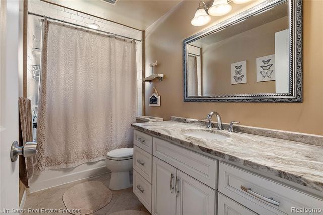 22461 Benjamin Street, Saint Clair Shores, MI 48081