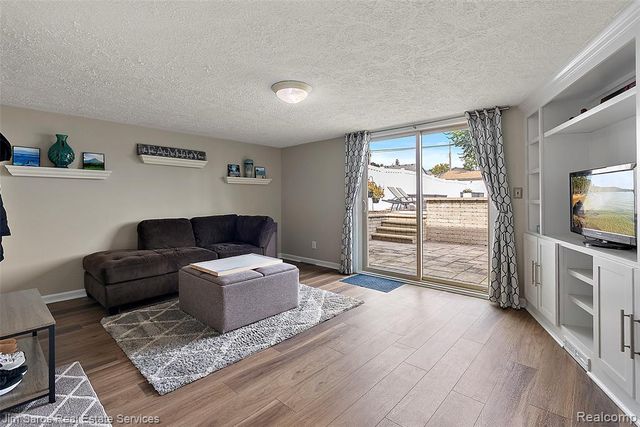 22461 Benjamin Street, Saint Clair Shores, MI 48081