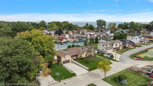 22461 Benjamin Street, Saint Clair Shores, MI 48081