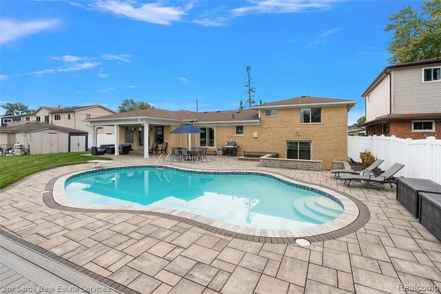 22461 Benjamin Street, Saint Clair Shores, MI 48081