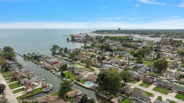 22461 Benjamin Street, Saint Clair Shores, MI 48081