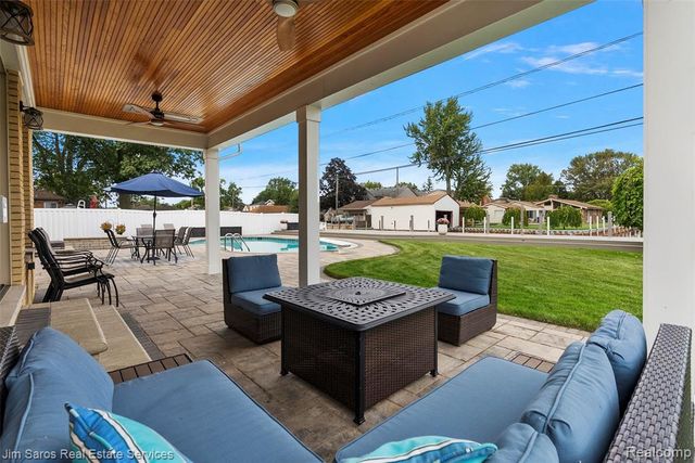 22461 Benjamin Street, Saint Clair Shores, MI 48081