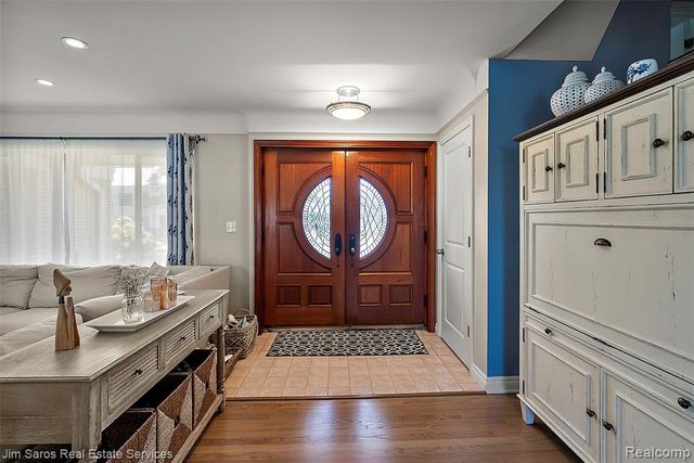 22461 Benjamin Street, Saint Clair Shores, MI 48081