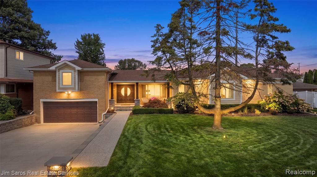 22461 Benjamin Street, Saint Clair Shores, MI 48081