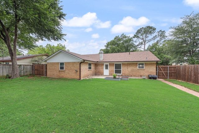 809 Buffalo Drive, Arlington, TX 76013
