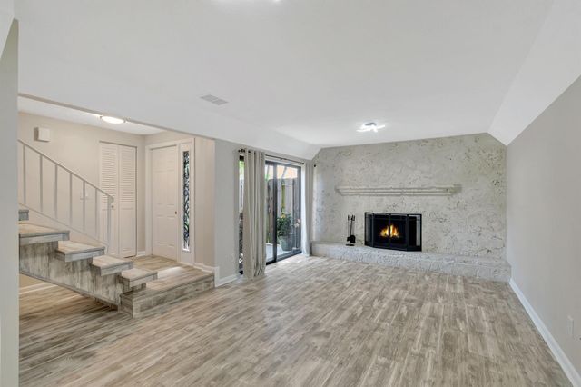 3530 E Gardens East Drive E B, Palm Beach Gardens, FL 33410