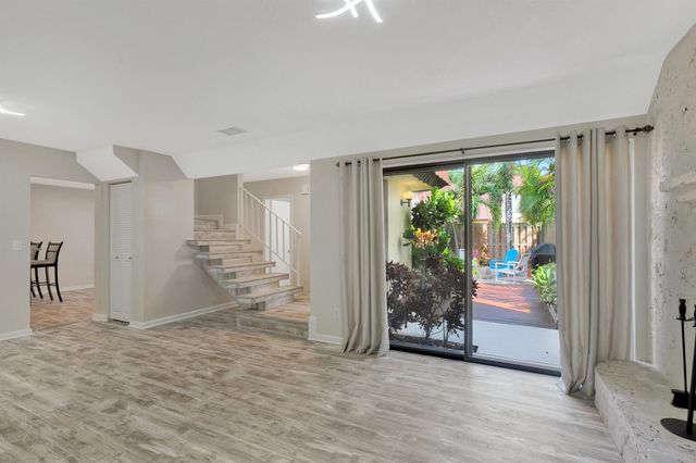 3530 E Gardens East Drive E B, Palm Beach Gardens, FL 33410