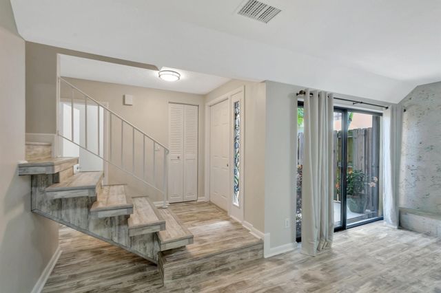 3530 E Gardens East Drive E B, Palm Beach Gardens, FL 33410