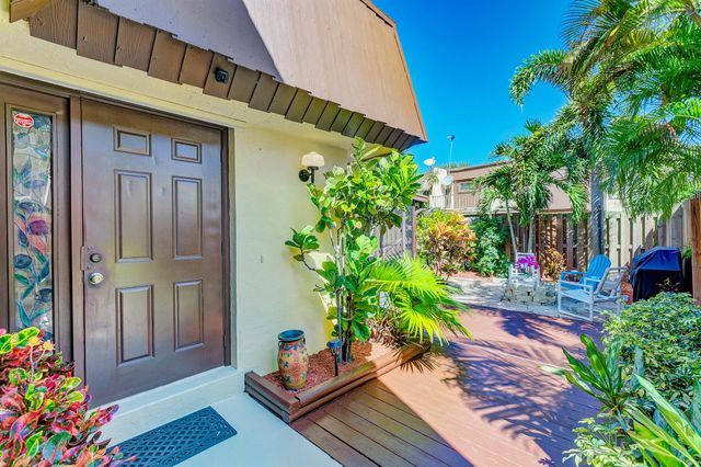 3530 E Gardens East Drive E B, Palm Beach Gardens, FL 33410