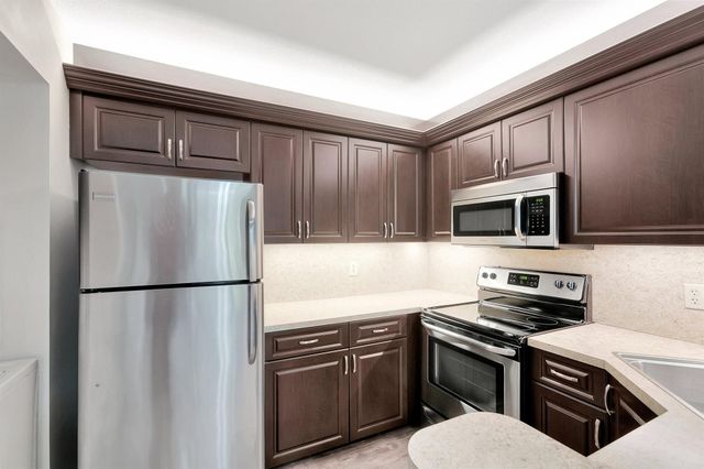 3530 E Gardens East Drive E B, Palm Beach Gardens, FL 33410