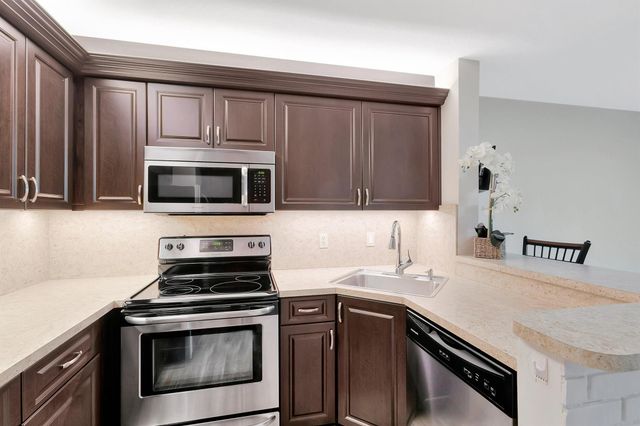 3530 E Gardens East Drive E B, Palm Beach Gardens, FL 33410