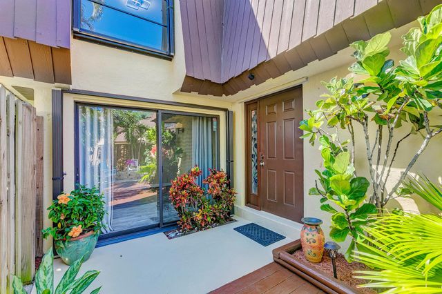 3530 E Gardens East Drive E B, Palm Beach Gardens, FL 33410