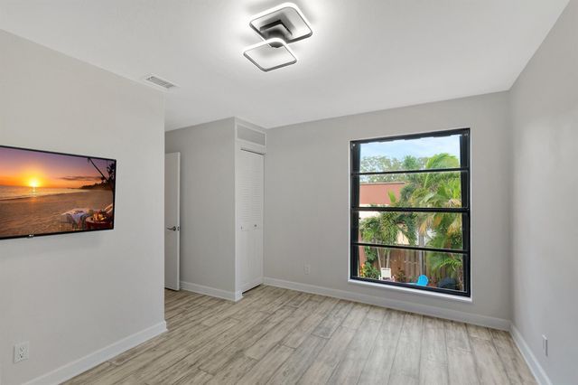 3530 E Gardens East Drive E B, Palm Beach Gardens, FL 33410