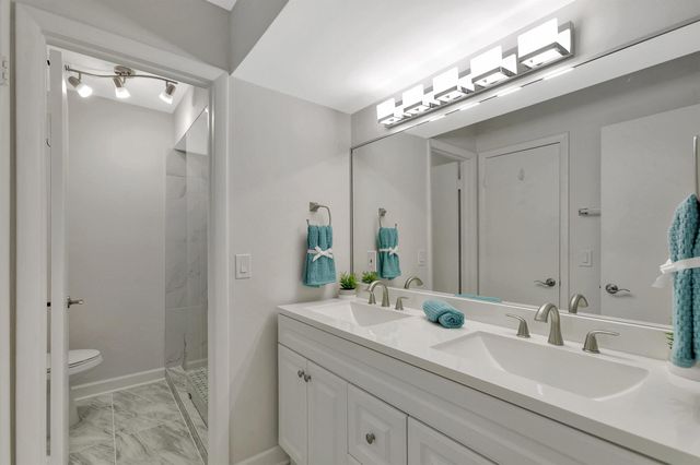 3530 E Gardens East Drive E B, Palm Beach Gardens, FL 33410