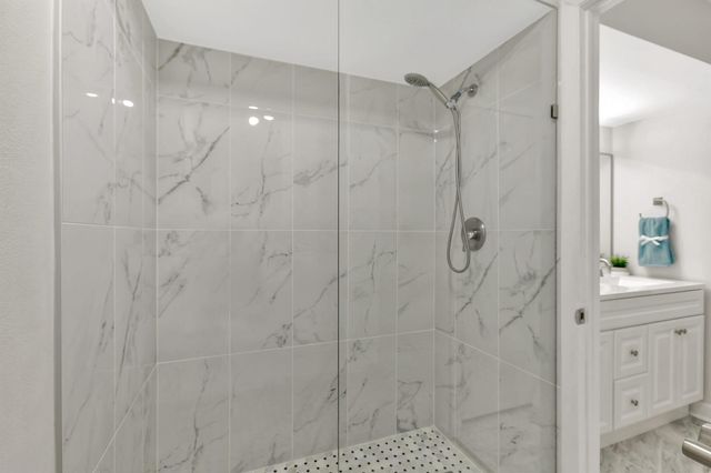 3530 E Gardens East Drive E B, Palm Beach Gardens, FL 33410