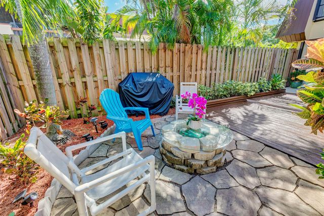 3530 E Gardens East Drive E B, Palm Beach Gardens, FL 33410