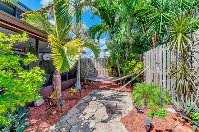 3530 E Gardens East Drive E B, Palm Beach Gardens, FL 33410