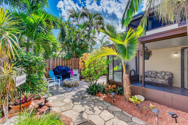 3530 E Gardens East Drive E B, Palm Beach Gardens, FL 33410