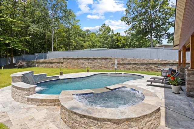 218 Riverlake Road, Fair Play, SC 29643