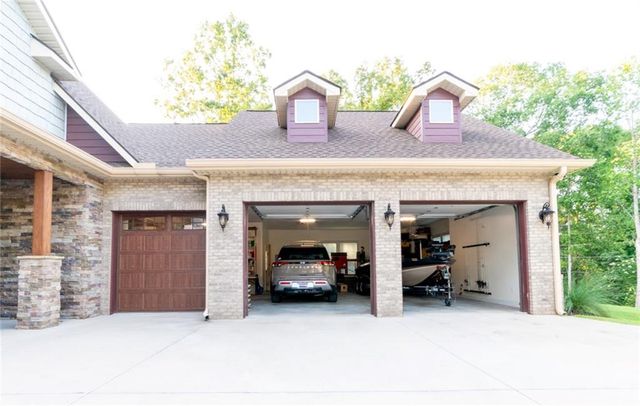 218 Riverlake Road, Fair Play, SC 29643