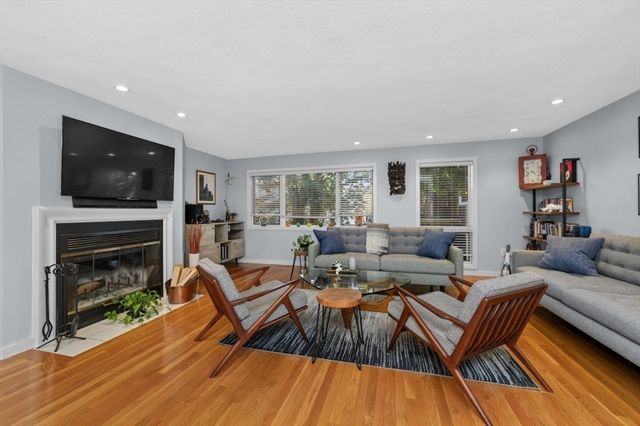 23 Ashland St 23, Watertown, MA 02472