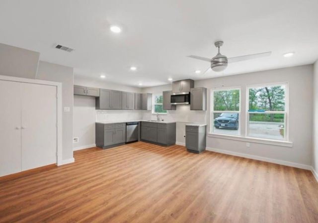 8217 Crestview Drive A, Houston, TX 77028