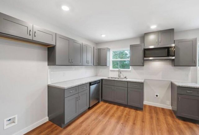 8217 Crestview Drive A, Houston, TX 77028