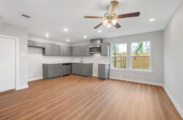 8217 Crestview Drive A, Houston, TX 77028