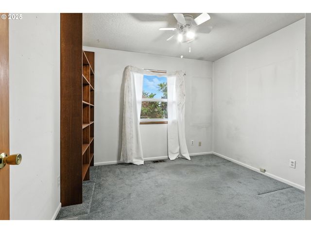 12130 Se REEDWAY St, Portland, OR 97266