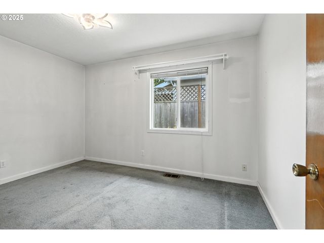 12130 Se REEDWAY St, Portland, OR 97266