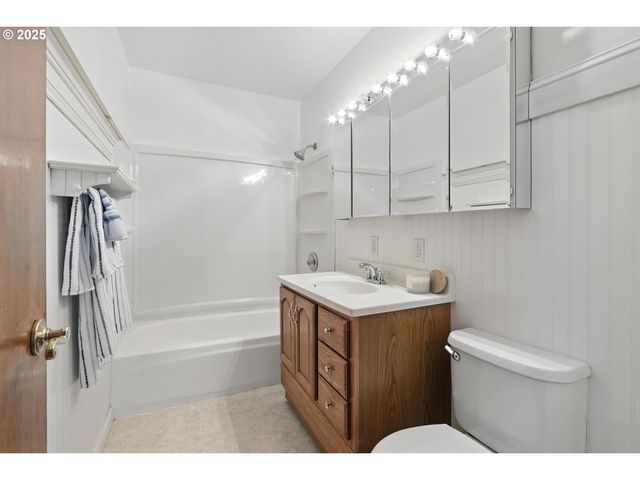 12130 Se REEDWAY St, Portland, OR 97266