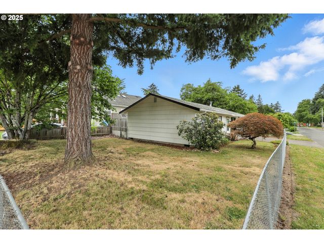 12130 Se REEDWAY St, Portland, OR 97266