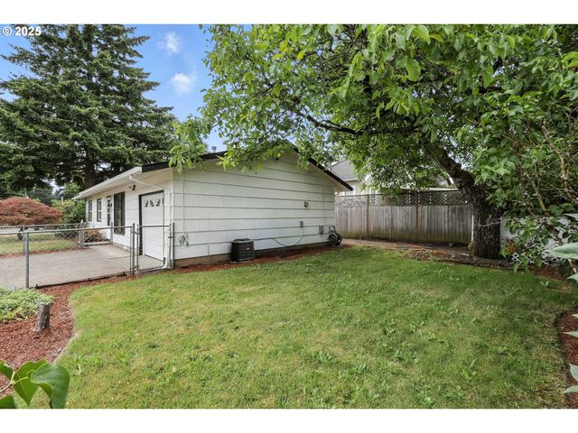 12130 Se REEDWAY St, Portland, OR 97266