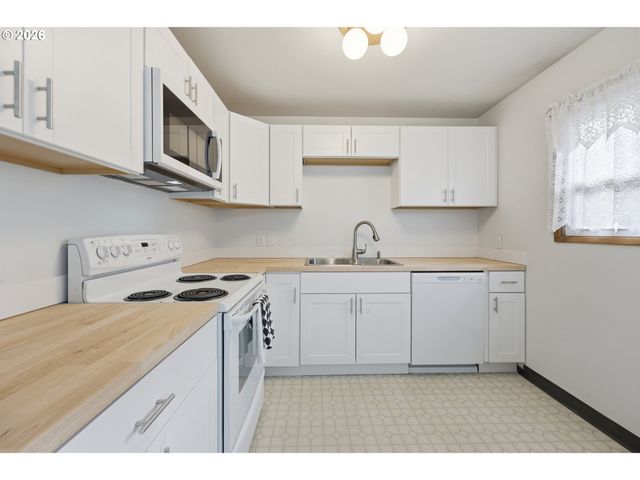 12130 Se REEDWAY St, Portland, OR 97266