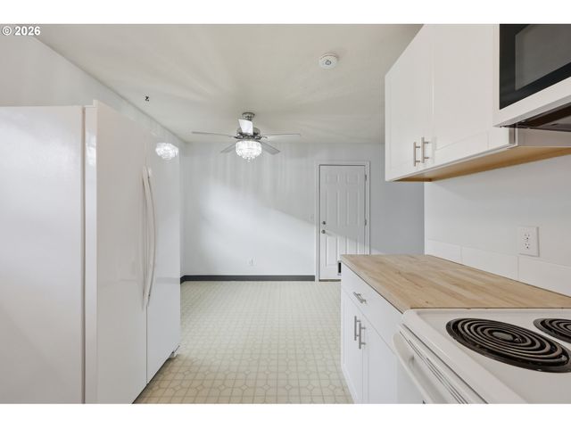 12130 Se REEDWAY St, Portland, OR 97266