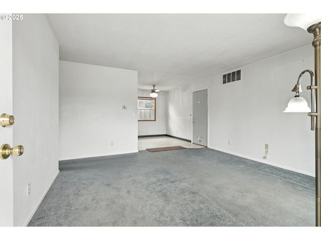 12130 Se REEDWAY St, Portland, OR 97266