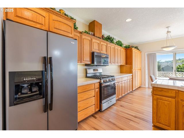 1615 Nw SISTERS Ct, Salem, OR 97304