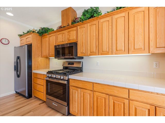 1615 Nw SISTERS Ct, Salem, OR 97304