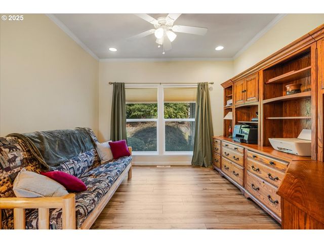 1615 Nw SISTERS Ct, Salem, OR 97304