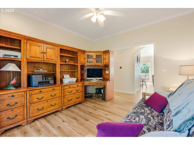 1615 Nw SISTERS Ct, Salem, OR 97304