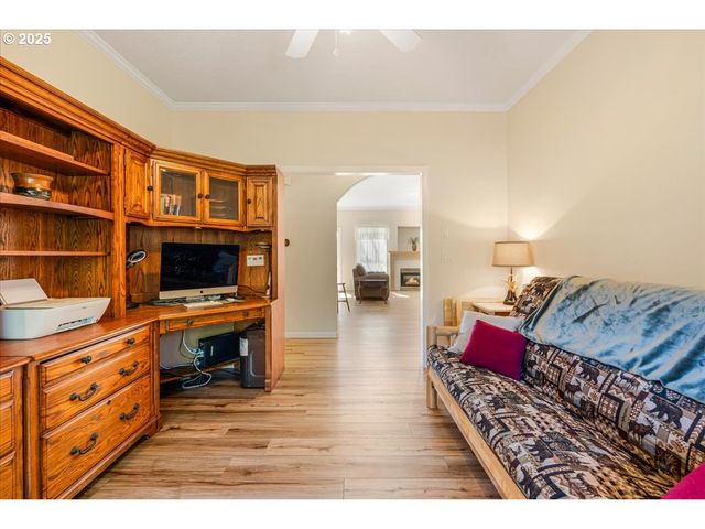 1615 Nw SISTERS Ct, Salem, OR 97304