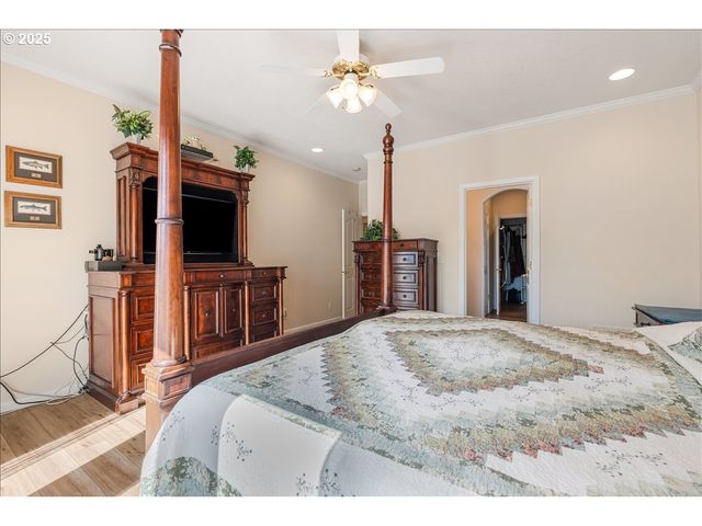 1615 Nw SISTERS Ct, Salem, OR 97304