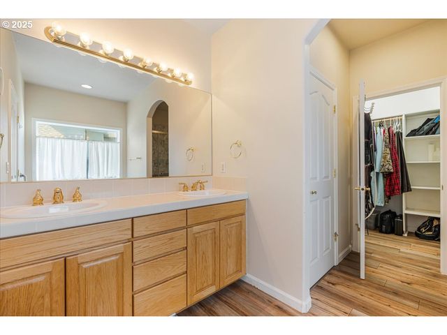 1615 Nw SISTERS Ct, Salem, OR 97304