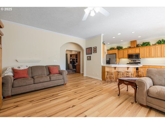 1615 Nw SISTERS Ct, Salem, OR 97304