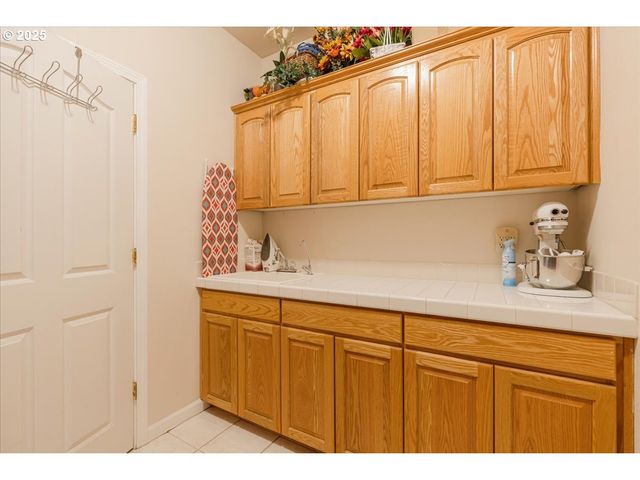 1615 Nw SISTERS Ct, Salem, OR 97304