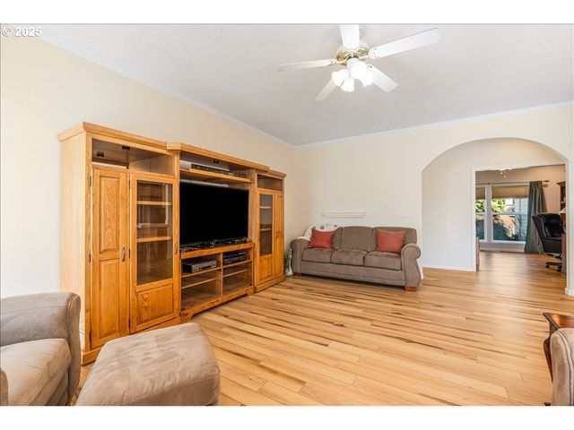 1615 Nw SISTERS Ct, Salem, OR 97304