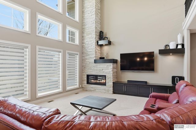 1901 S 220th Avenue, Elkhorn, NE 68022