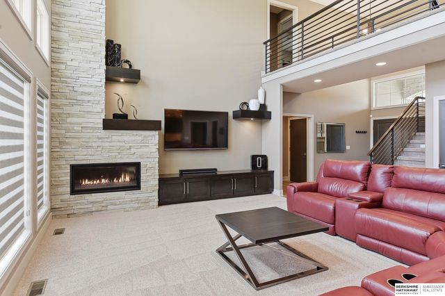 1901 S 220th Avenue, Elkhorn, NE 68022