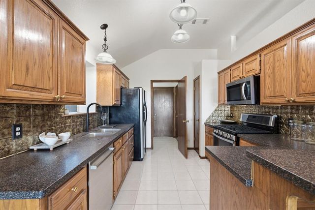 500 Gyrfalcon Drive, Norman, OK 73072